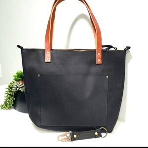 Portland Leather New Zippered medium tote with free matching key chain